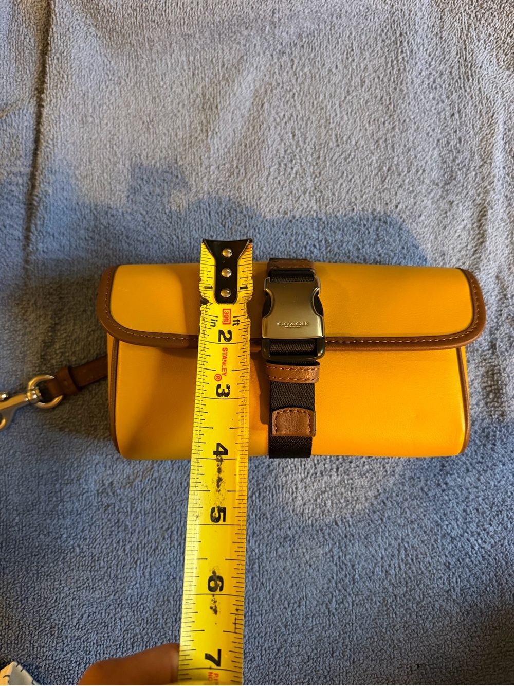 Yellow Coach accessory - Picture 5 of 7